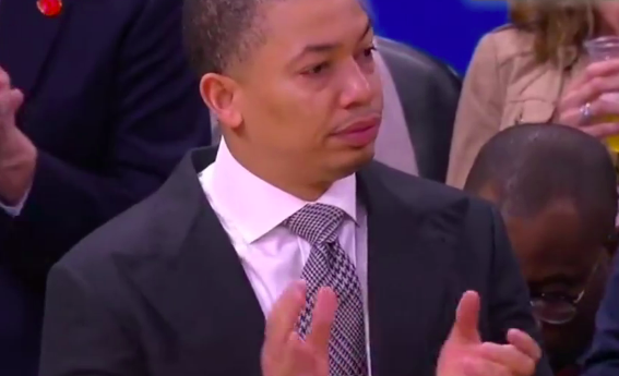 爱游戏官网-内马尔在湖人比赛中战术调整，爆冷引发热议！观众掌声雷动(火箭凯尔特人比赛结果)