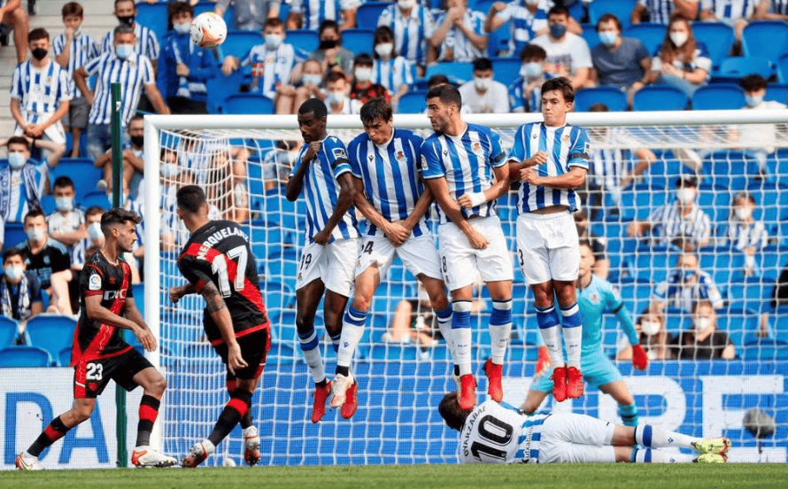 爱游戏-皇马03巴萨的比赛回放